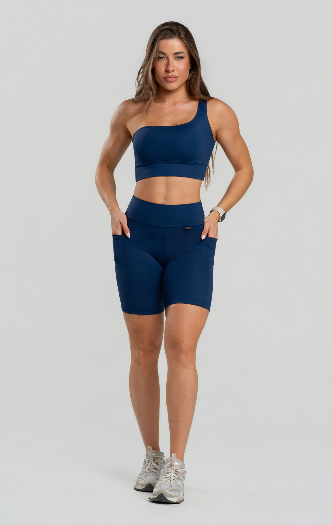 Conjunto Bermuda Fitness  Com Bolso Feminina Pala Dupla Poliamida Zero Transparência, Top Assimétrico