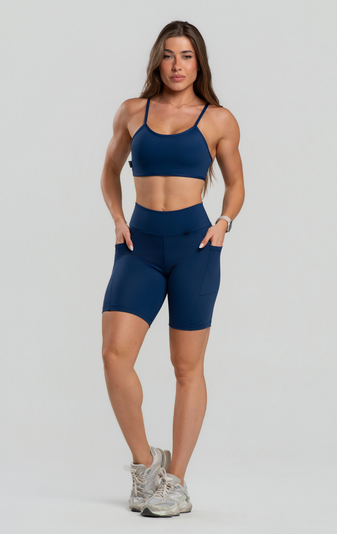 Conjunto Fitness Feminino reforçado Bermuda Com Bolso Poliamida Zero Transparência, Top Tira