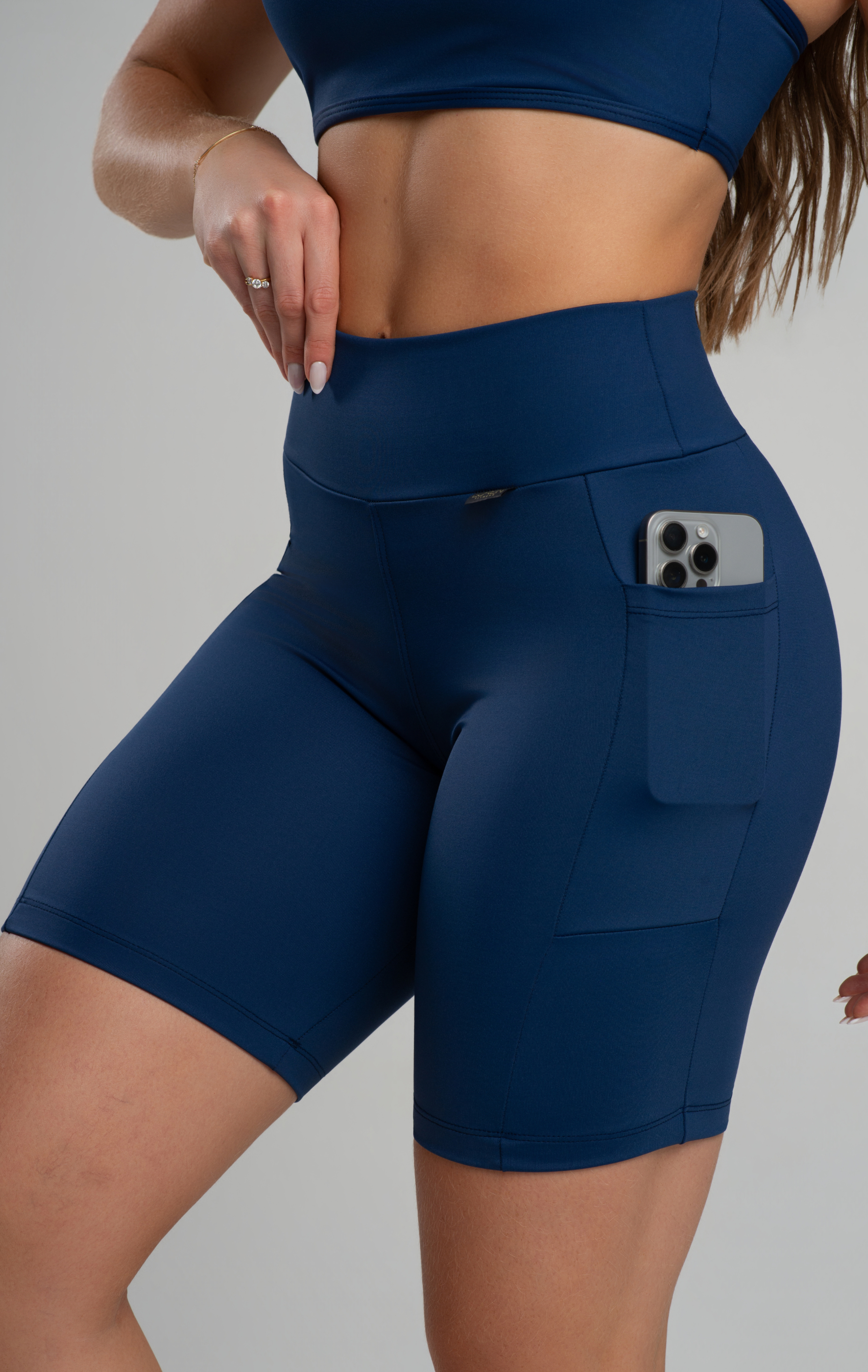 Conjunto Fitness Feminino reforçado Bermuda Com Bolso Poliamida Zero Transparência, Top Tira