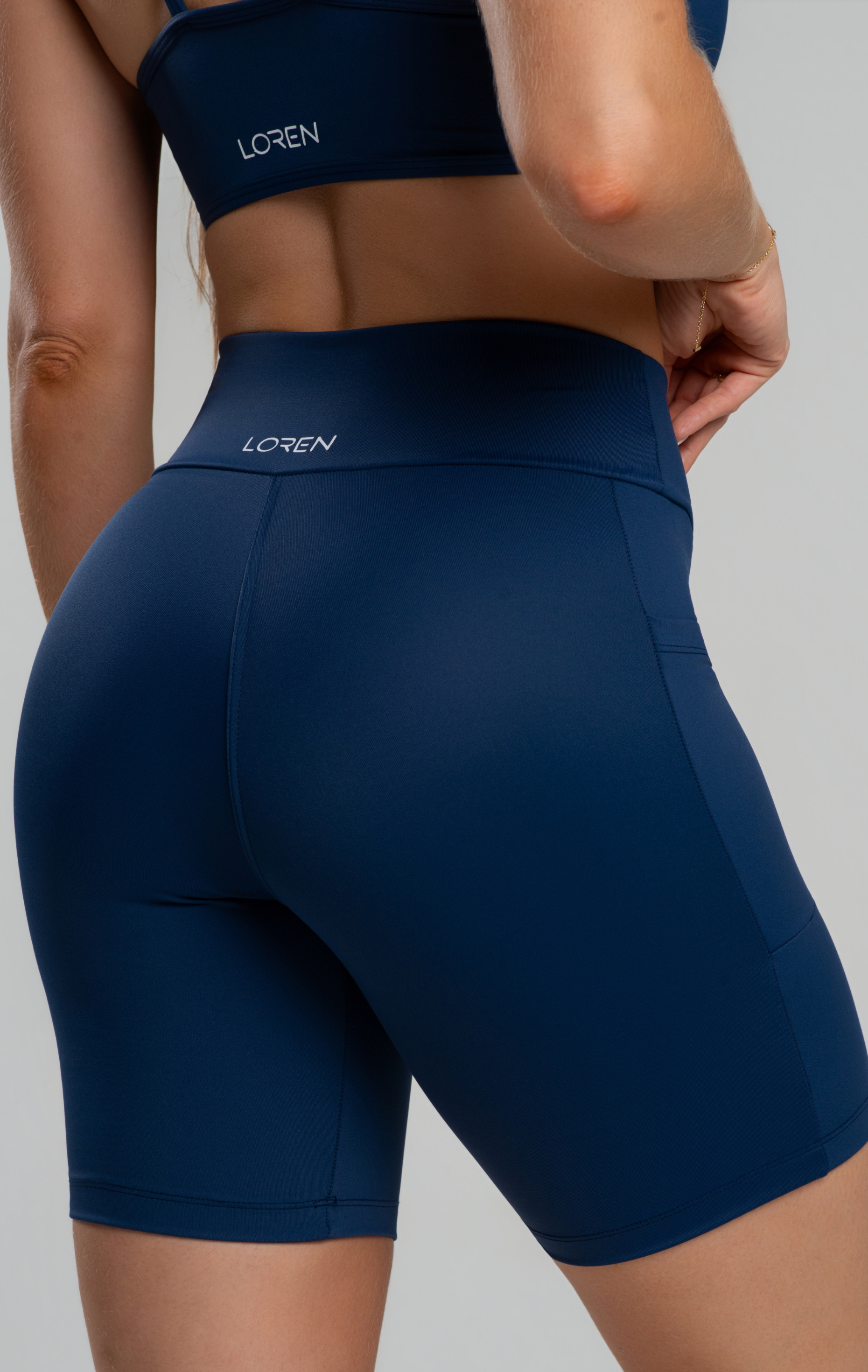 Conjunto Fitness Feminino reforçado Bermuda Com Bolso Poliamida Zero Transparência, Top Tira