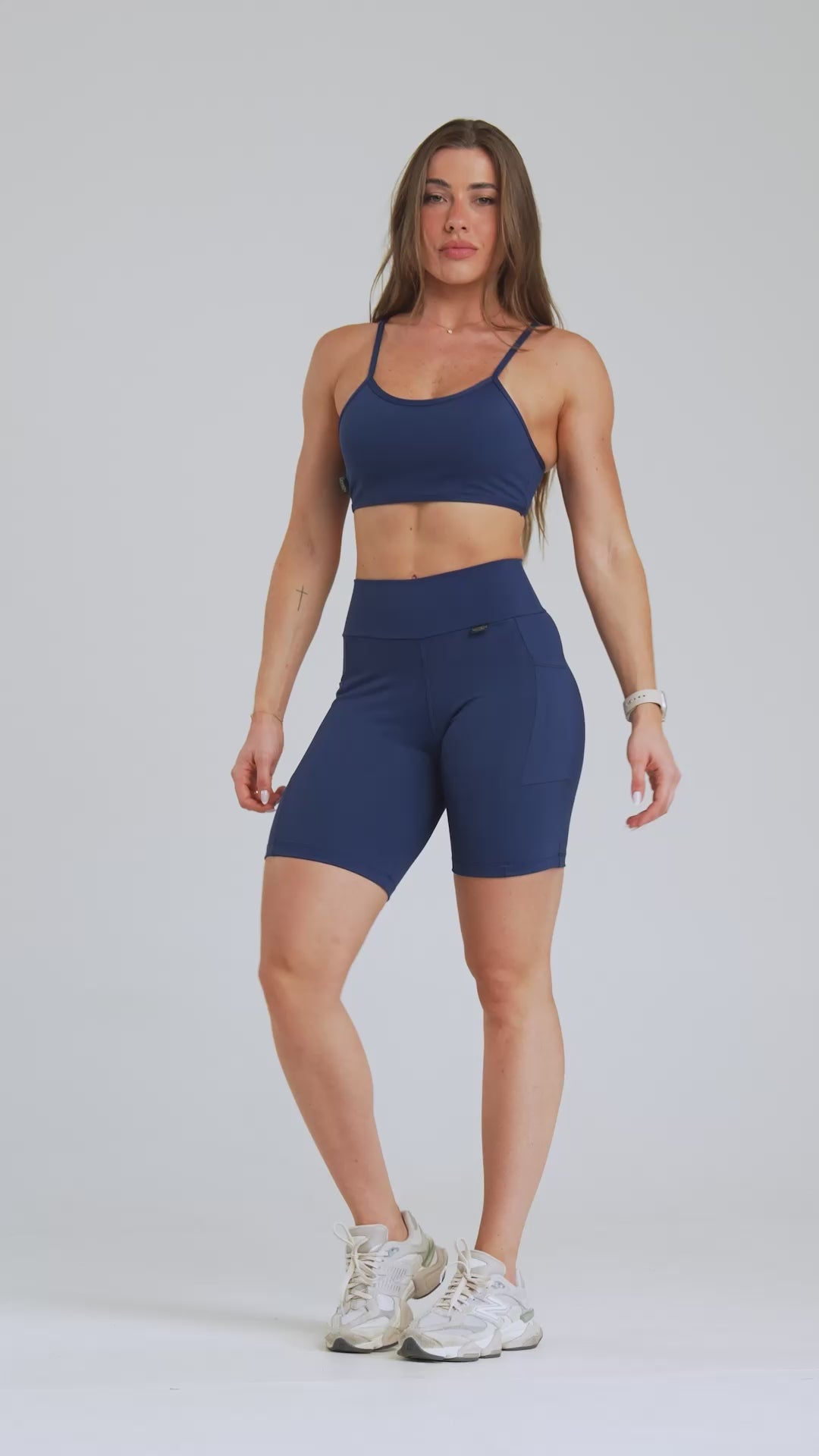 Conjunto Fitness Feminino reforçado Bermuda Com Bolso Poliamida Zero Transparência, Top Tira