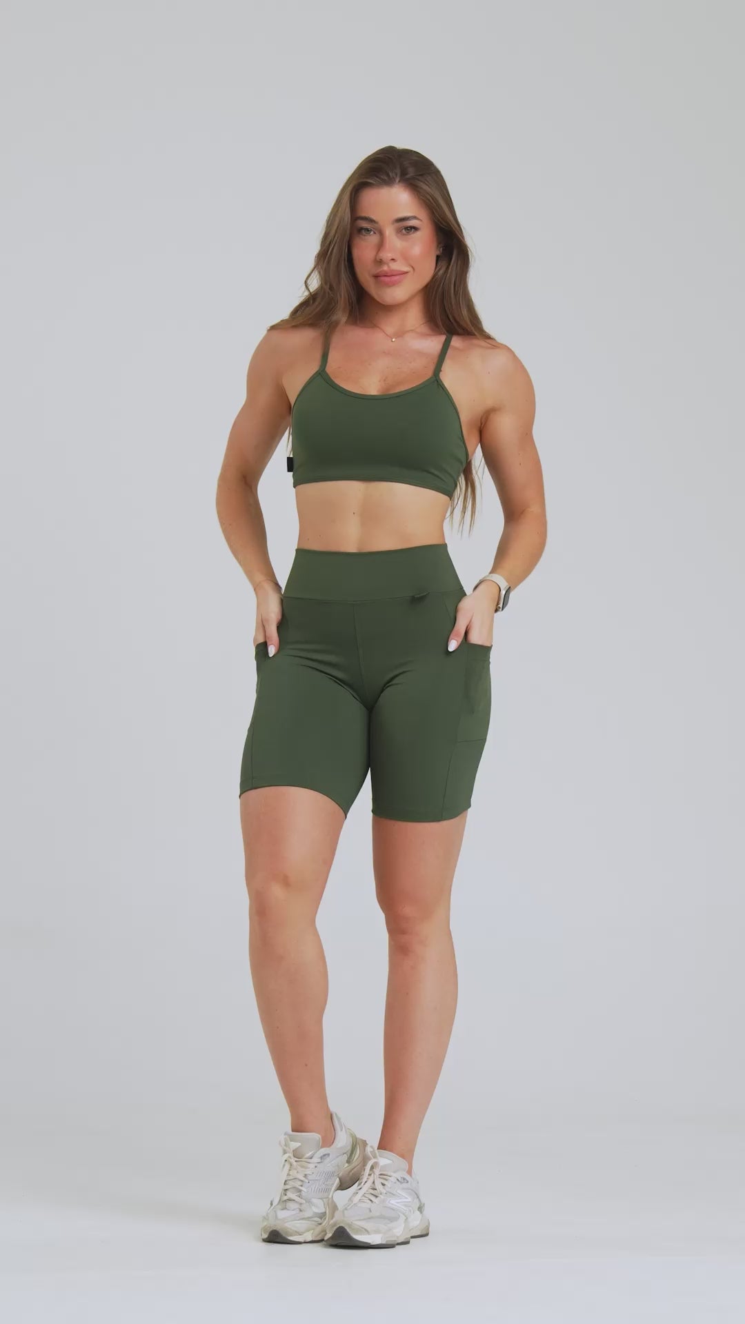 Conjunto Fitness Feminino reforçado Bermuda Com Bolso Poliamida Zero Transparência, Top Tira